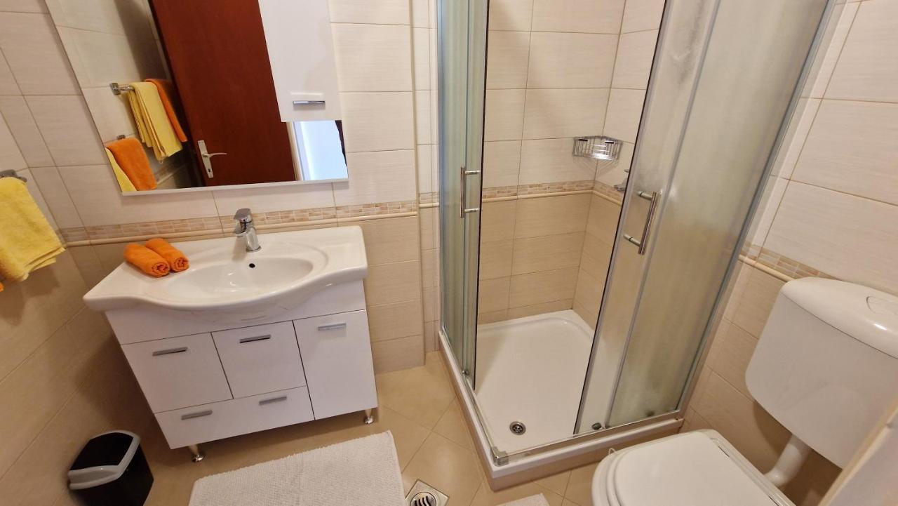 Haus Anica Appartement Rab Town Buitenkant foto